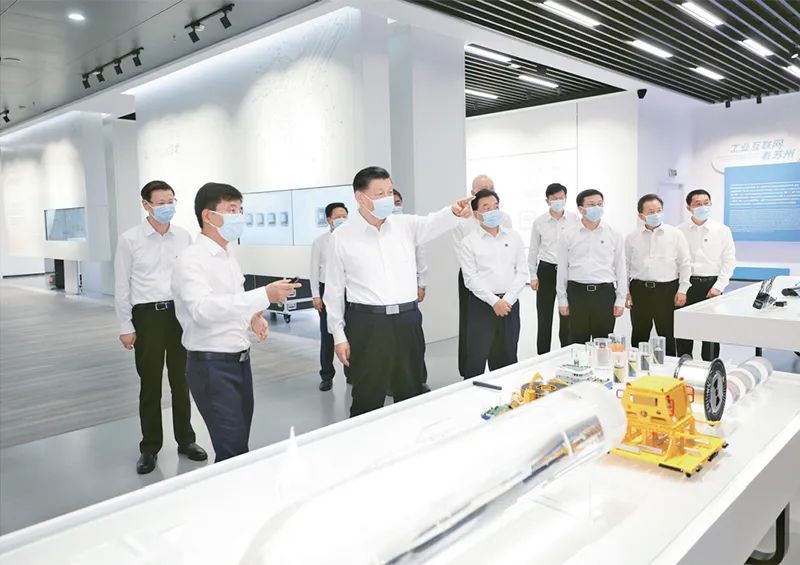 [封面圖片][高層聲音]《求是》雜志發(fā)表習(xí)近平總書記重要文章《加強基礎(chǔ)研究 實現(xiàn)高水平科技自立自強》.jpg